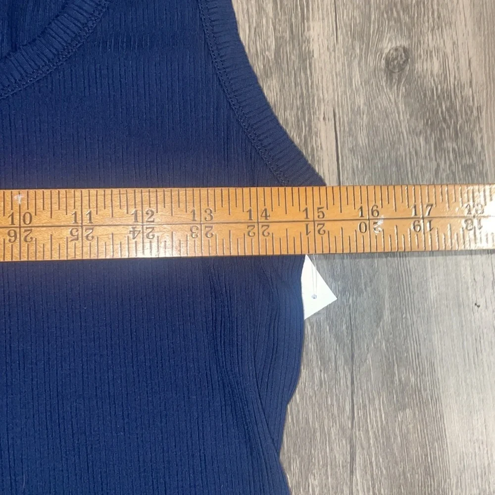 SPANX Stretch Rib
Scoop Neck Tank navy / medium NWOT - Picture 8 of 8